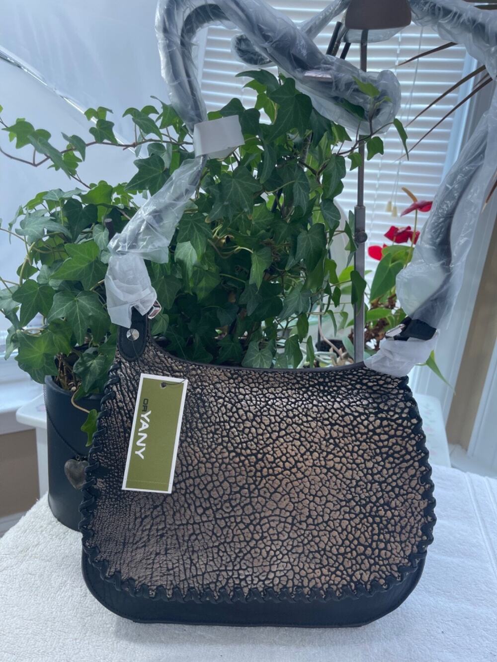 NWT ORYany GOLD BLACK LEATHER STITCH DETAIL FLAP MESSENGER BAG (210